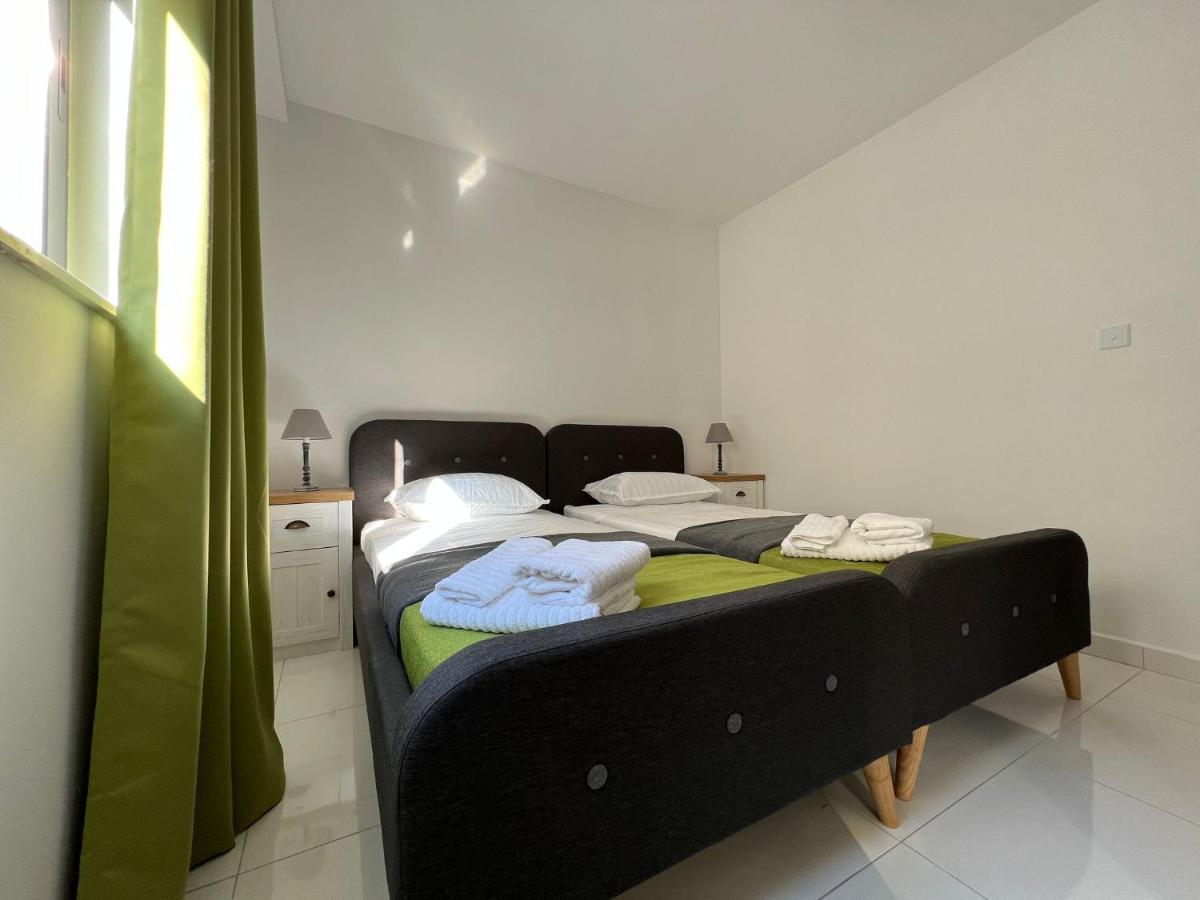 Brand New Apartment 2 Mins From Seafront セント・ポールズ・ベイ エクステリア 写真