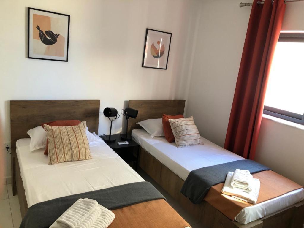 Brand New Apartment 2 Mins From Seafront セント・ポールズ・ベイ エクステリア 写真