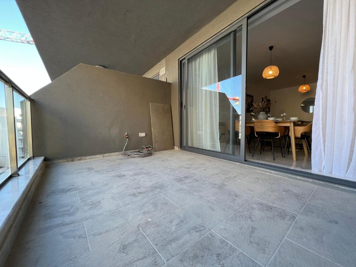 Brand New Apartment 2 Mins From Seafront セント・ポールズ・ベイ エクステリア 写真