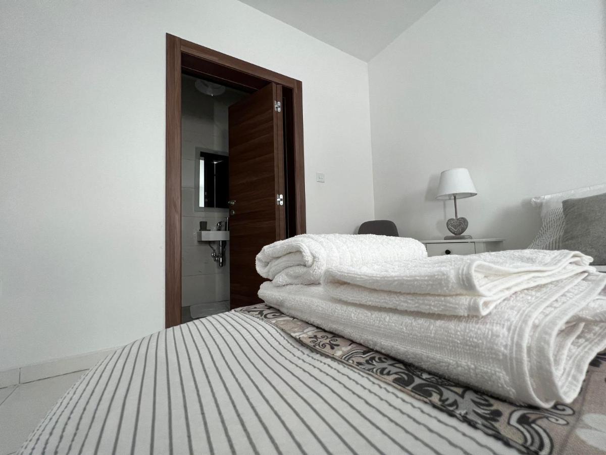 Brand New Apartment 2 Mins From Seafront セント・ポールズ・ベイ エクステリア 写真