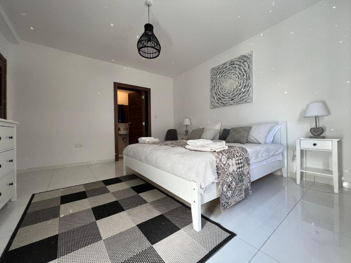 Brand New Apartment 2 Mins From Seafront セント・ポールズ・ベイ エクステリア 写真