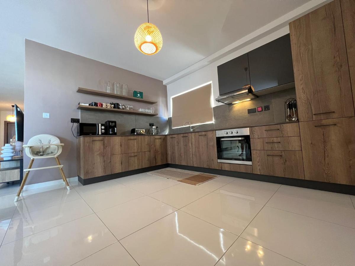 Brand New Apartment 2 Mins From Seafront セント・ポールズ・ベイ エクステリア 写真